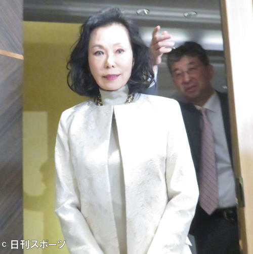 藤田紀子が救急搬送、元横綱若乃花の花田虎上氏が報告「女将さんが…」東京駅で転倒し座骨骨折