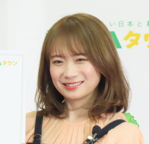 元乃木坂46秋元真夏　シースルー衣装でおどけてピースするショット公開「笑うと目も口も線に」