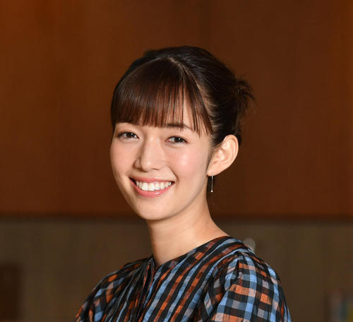 佐藤栞里、食事中プライベートショットに反響「この笑顔を見るためなら何でもする！」