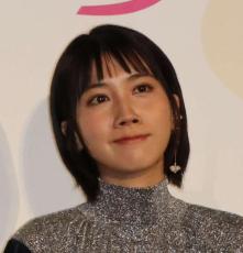 松本穂香“芸能界の恩人”朝ドラヒロインとのエピソード、撮影で大号泣に「今できなくて…」