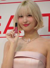 TWICE MOMO、あめちゃんリップがポイント「お人形さんのような雰囲気」唇にボリューム感