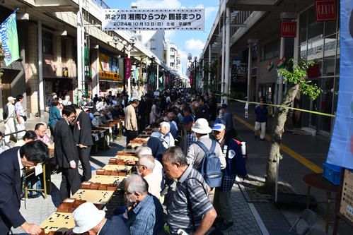 「湘南ひらつか囲碁まつり1000面打ち大会」開催　計500人の参加者がプロ棋士の指導を受ける