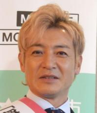 つるの剛士、美人妻の50歳誕生日祝福「妻の尻にも無抵抗に敷かれ続けていきたいとおもいまーす」