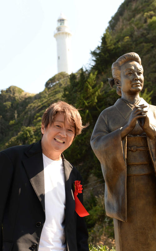 福島・いわき市でひばりさん像の除幕式　近藤真彦「ご先祖さま孝行ができた」