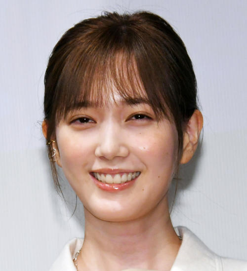 「雰囲気あのちゃん」本田翼、超ミニ“生モモ大胆露出”ワンピ姿にネット騒然「色気ヤバイ」