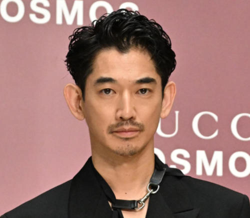 永山瑛太「木村カエラって何者なんだ」妻との仲良しショットを公開し「20周年おめでとう」