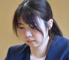 【将棋】西山朋佳女流王将「複雑な思い」福間香奈女流５冠の妊娠、体調不良で「白玲」に続き防衛