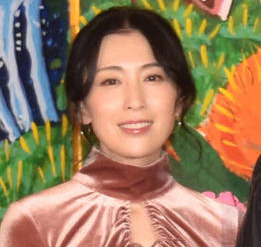 46歳雛形あきこ“チラリ”温泉悩殺ショット公開で「雛パイ」「フェロモン出てる」コメ欄“沸騰”