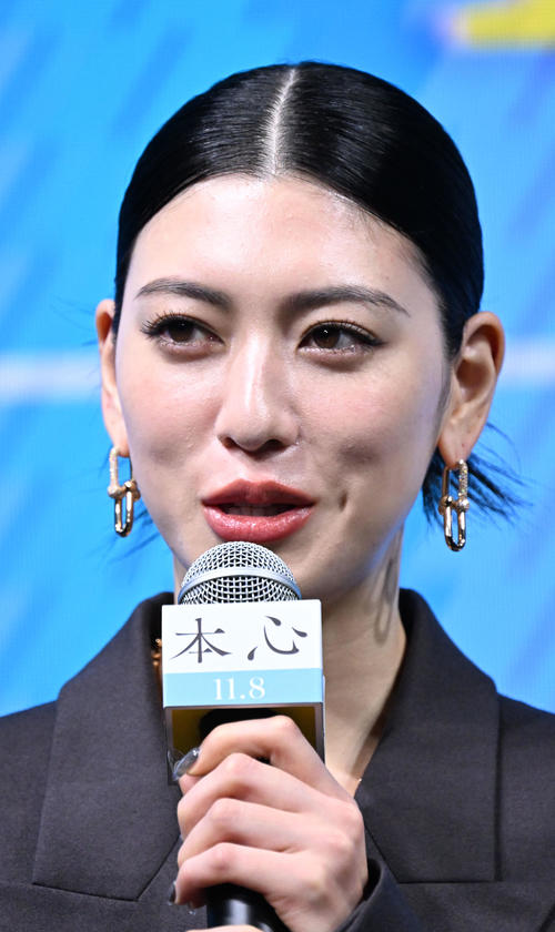 三吉彩花、竹内涼真と関係解消後、初の公の場「悩みながらも考えながら過ごした夏は幸せな時間」