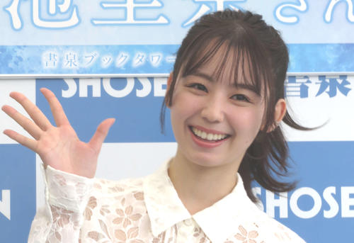 「神尻」黒ランジェリーの小池里奈、美ヒップがまぶしいオフショットに「見とれちゃうなぁ～」