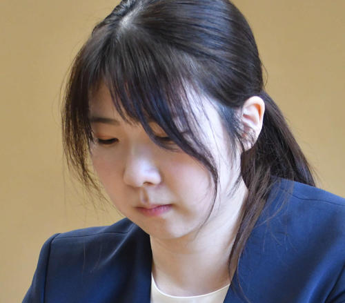 西山朋佳女流３冠　将棋史上初の女性棋士誕生に“王手”なるか　棋士編入試験第３局