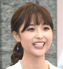 渡邊渚さん「ニット＆ミニスカ」王道コーデ披露で「色気が…」「相変わらず女神」「ドキッと」