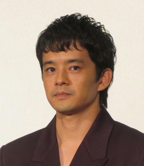 寡黙なイメージの34歳俳優「湘南の風になると最初におしぼり回してる」友人俳優の暴露に苦笑い