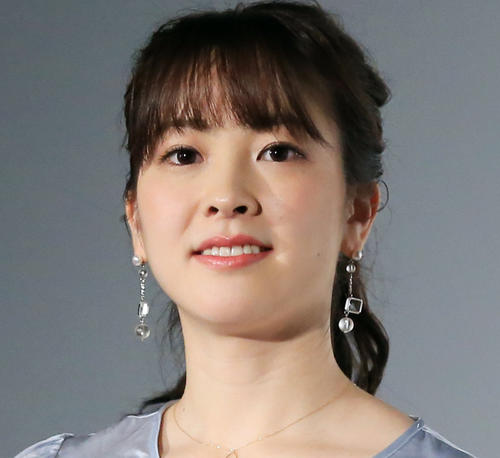 フジ35歳アナ「秋どこいった？！」真っ赤な長袖Ｔシャツ姿披露「お団子ヘア可愛すぎ」など反響