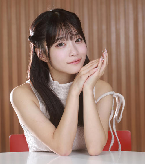 ＃ババババンビ岸みゆ「恥ずかしくて自分で見られない」初写真集でいきなり黒ランジェリー姿公開