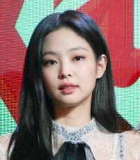 日本語で「私は卵サンド好き」BLACKPINKのJENNIEがコンビニで笑顔で手にした写真アップ