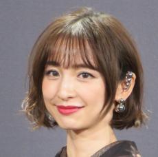 篠田麻里子「映ってますか？」紆余曲折に自虐も「某企業社長との熱愛発表前に収録」番組テロップ