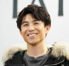 中尾明慶、黒のコート姿「こういうのが似合う男になりたい」妻・仲里依紗と夫婦仲の良さにじませる