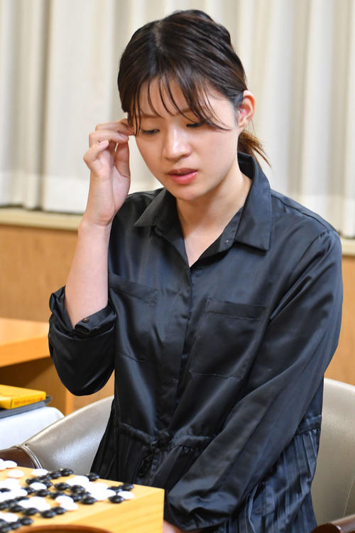 【囲碁】藤沢里菜女流本因坊Ｖ５「名誉女流本因坊」獲得、牛四段に３勝２敗で防衛　第５局