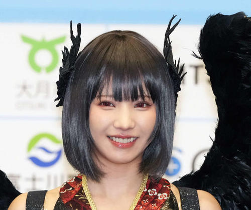 えなこ、着物に黒い翼「神が降臨したのかと思うほどの美しさ」「神々しい」「美しき堕天使」