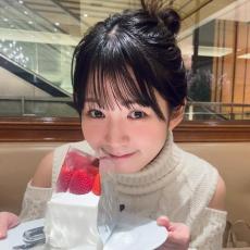 色白自慢26歳テレ東アナ、フライング気味「サンタコス」披露に反響「かわいいトミタイム」