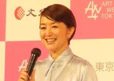 まるで別人！56歳の鈴木京香、メガネかけたベリーショートヘア最新姿に騒然「素敵過ぎ」