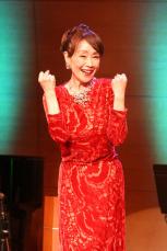 伊藤咲子が50周年記念公演で涙「全てに感謝」デビュー曲「ひまわり娘」など熱唱、ファン喜び