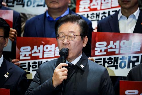 【韓国】野党の李在明代表は国民へ「弾劾を通過させる。クリスマス・プレゼントをします」