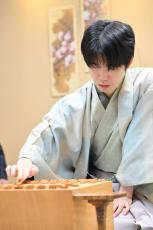 【竜王戦】藤井聡太竜王VS佐々木勇気八段　指宿対局　第６局始まる　戦型は相掛かり