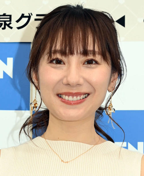 00年代伝説の元セクシー女優がサンタコス披露　13年に両卵巣、子宮全摘出も復活