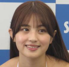 グラドル花咲楓香、美脚光るゴルフウエア姿で「2025年ゴルフデビューします」