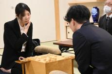 西山朋佳女流３冠「もう一番、泣いても笑っても最後」将棋史上初の女性棋士にあと１勝