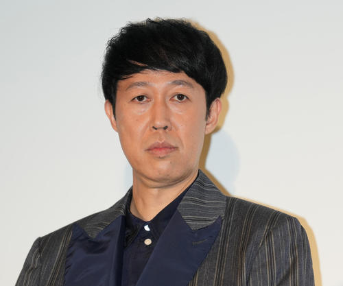 小籔千豊「パーカーおじさん論争」に「今こそ逆にパーカー」