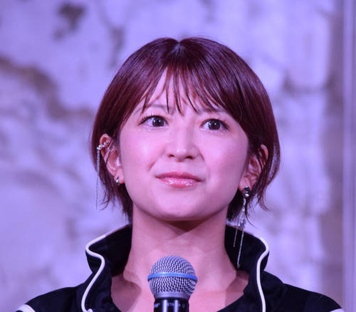 元モー娘。矢口真里、金髪ロン毛×サンタ帽子　「現役に負けてない」「かわいすぎる！」の声