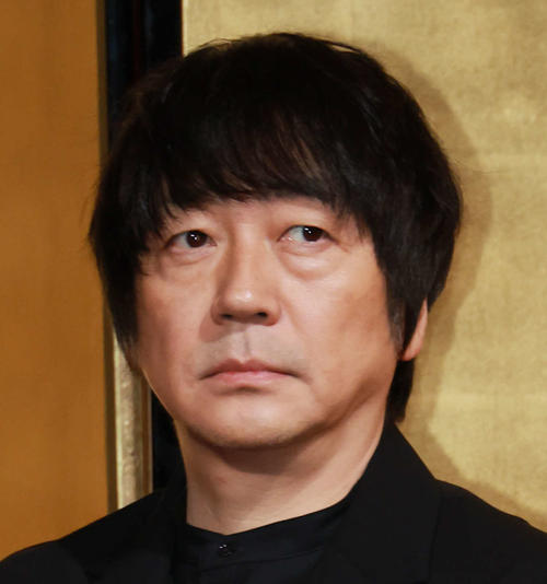 大森南朋、オレンジ色のニット帽とサングラスを身につけた私服姿を公開「かっこいい大人の男」