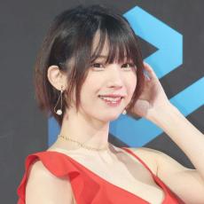 えなこ、新春のセクシー和風コスプレ披露「みんなお正月なにしてるの？」