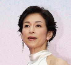 鈴木保奈美、「愛という名のもとに」から33年　唐沢寿明とのツーショットに「私の青春」の声　