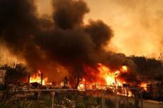 ロサンゼルス山火事　ハリウッド中心部まで火の手迫る可能性も　拡大し鎮火の気配見えず