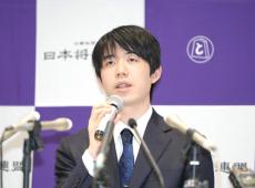 【王将戦】振り駒はと金３枚で永瀬拓矢九段が先手、藤井聡太王将は後手に　第１局初日