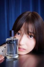 乃木坂46五百城茉央の写真集に「坂道初」の特典、自ら調合したオリジナル香水の香り付きカード