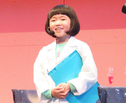 ８歳の永尾柚乃が白衣で登場　地球にやさしい生活宣言「冷蔵庫をささっと開けて閉める…」