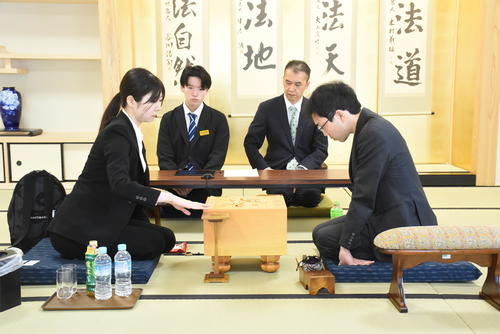 【将棋】史上初の女性棋士誕生なるか、西山朋佳女流３冠の棋士編入試験最終局始まる