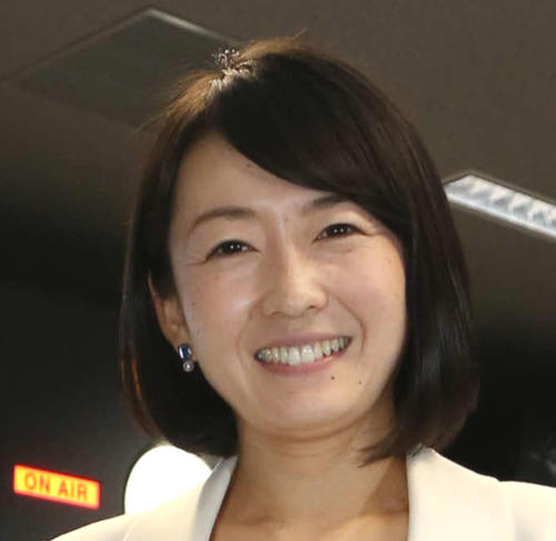 テレ東狩野恵里アナ、真顔で反復横跳びしながらカメラに迫るシュールな動画公開「足腰を…」