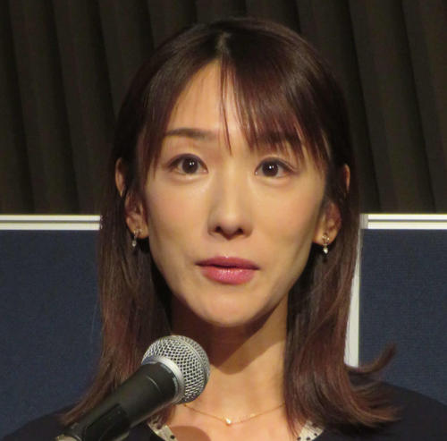 テレ朝43歳アナ、子どもの誕生日祝いショットにファン「母親可愛すぎ」「永遠の憧れ！」