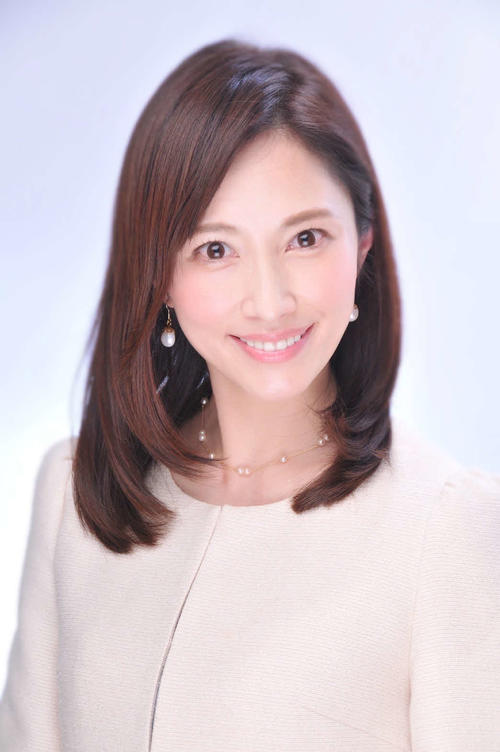 「奇跡の42歳」テレ東25歳で退社のフリーアナ、絶品イヤリング写真「お美しい」夫は元巨人投手