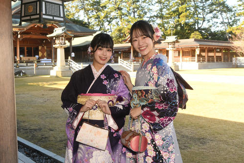 NGT48杉本萌、谷口陽香が20歳の晴れ着姿披露「グループがたくさんの人