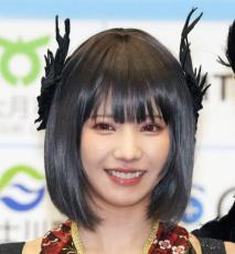 えなこ、人気グラドルとセクシーサンタ姿で抱き合い笑顔「最高のクリスマスプレゼント」の声