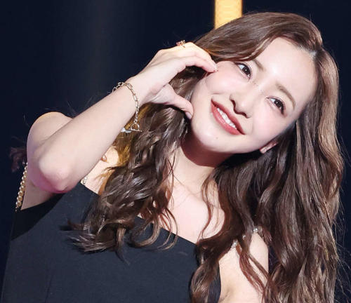 板野友美×ちゃんみな2ショ公開「意外なコンビ」出会いのきっかけは