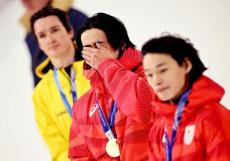 【スノボ】金メダル戸塚優斗「ネイル男子」金銀キラキラ爪＆大ファンのミセス大森元貴似でも話題