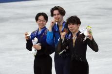【フィギュア】衝撃結末、王者マリニン大失速で日本勢３大会Wメダル！鍵山優真が銀、佐藤駿が銅